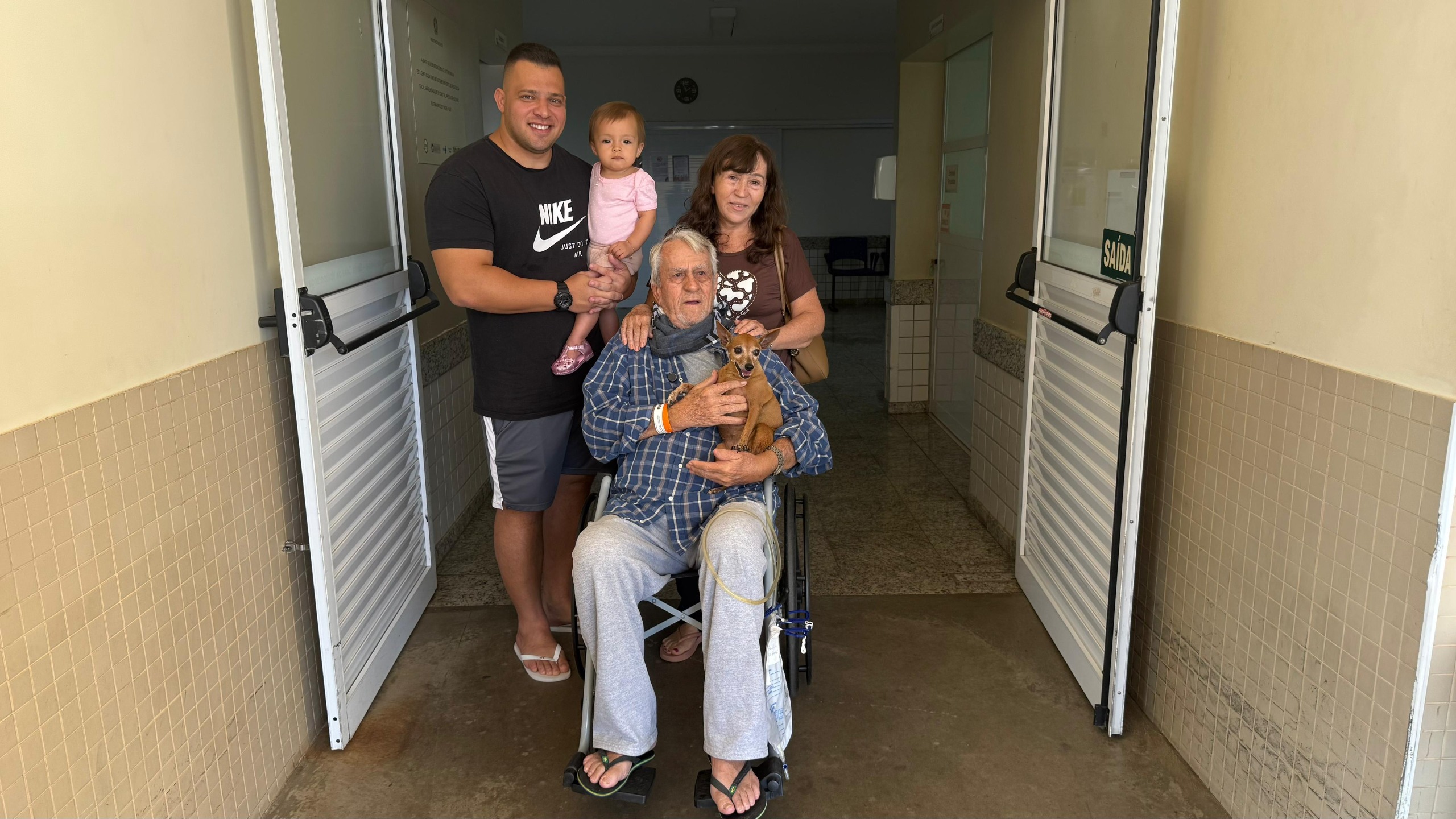 Amor que cura: Santa Casa de Votuporanga proporciona reencontro emocionante entre paciente da Hemodiálise e sua cachorrinha