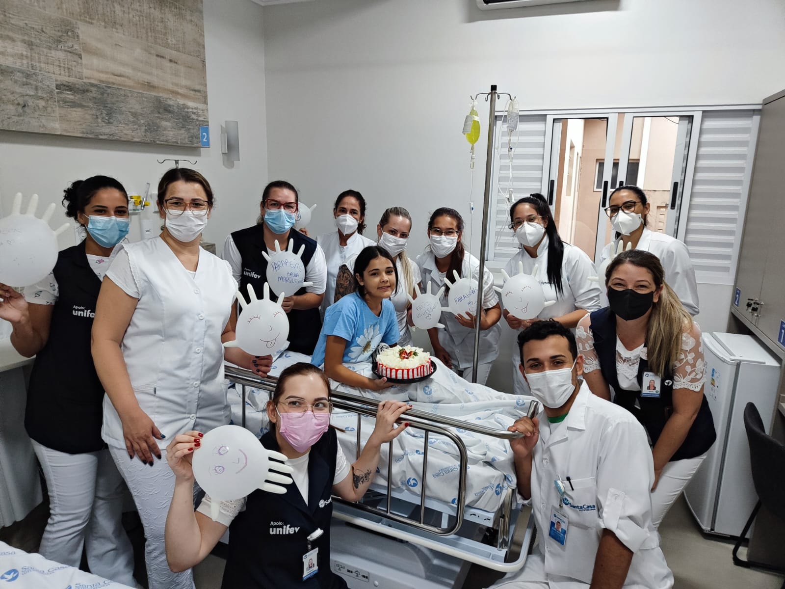 Paciente ganha festa surpresa de aniversário
