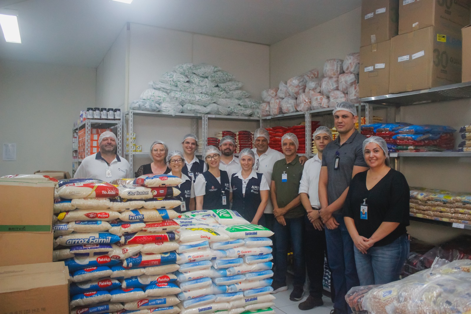 AMEs arrecadam toneladas de alimentos para Santa Casa Votuporanga