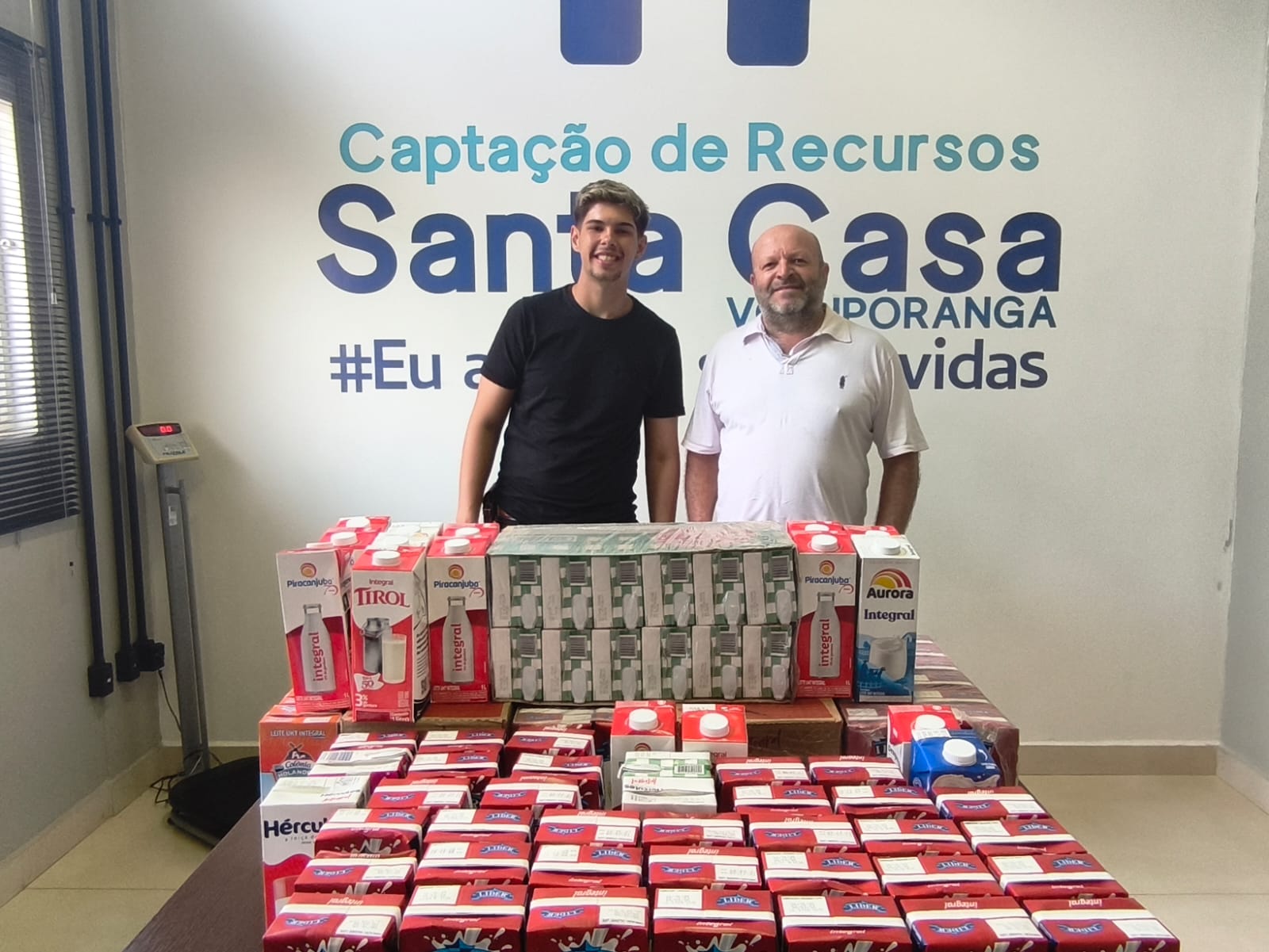 Santa Casa recebe doação de 114 litros de leite arrecadados em campeonato solidário