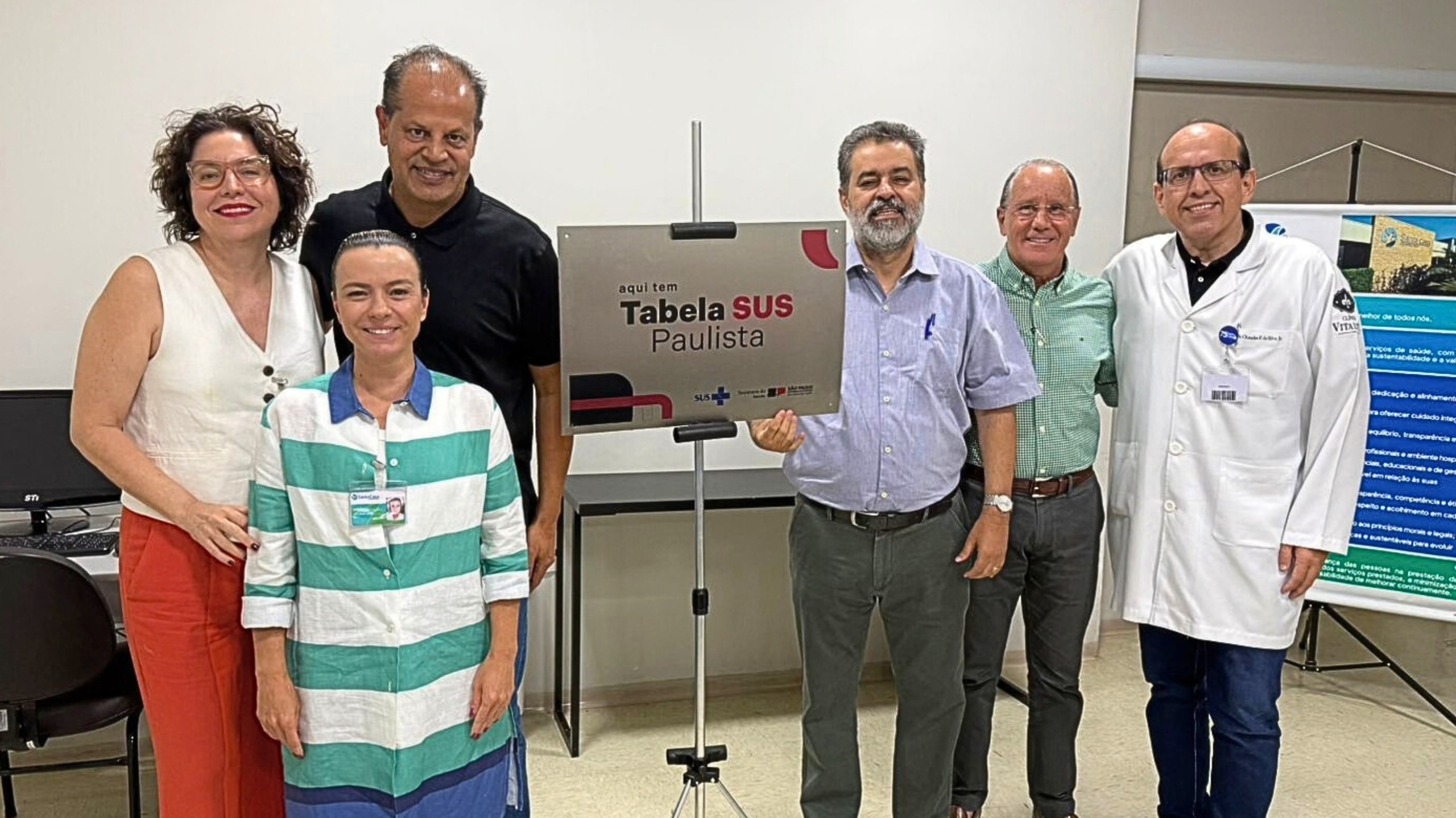 Santa Casa de Votuporanga recebe reconhecimento do Governo do Estado com placa do programa “Aqui tem Tabela SUS Paulista”