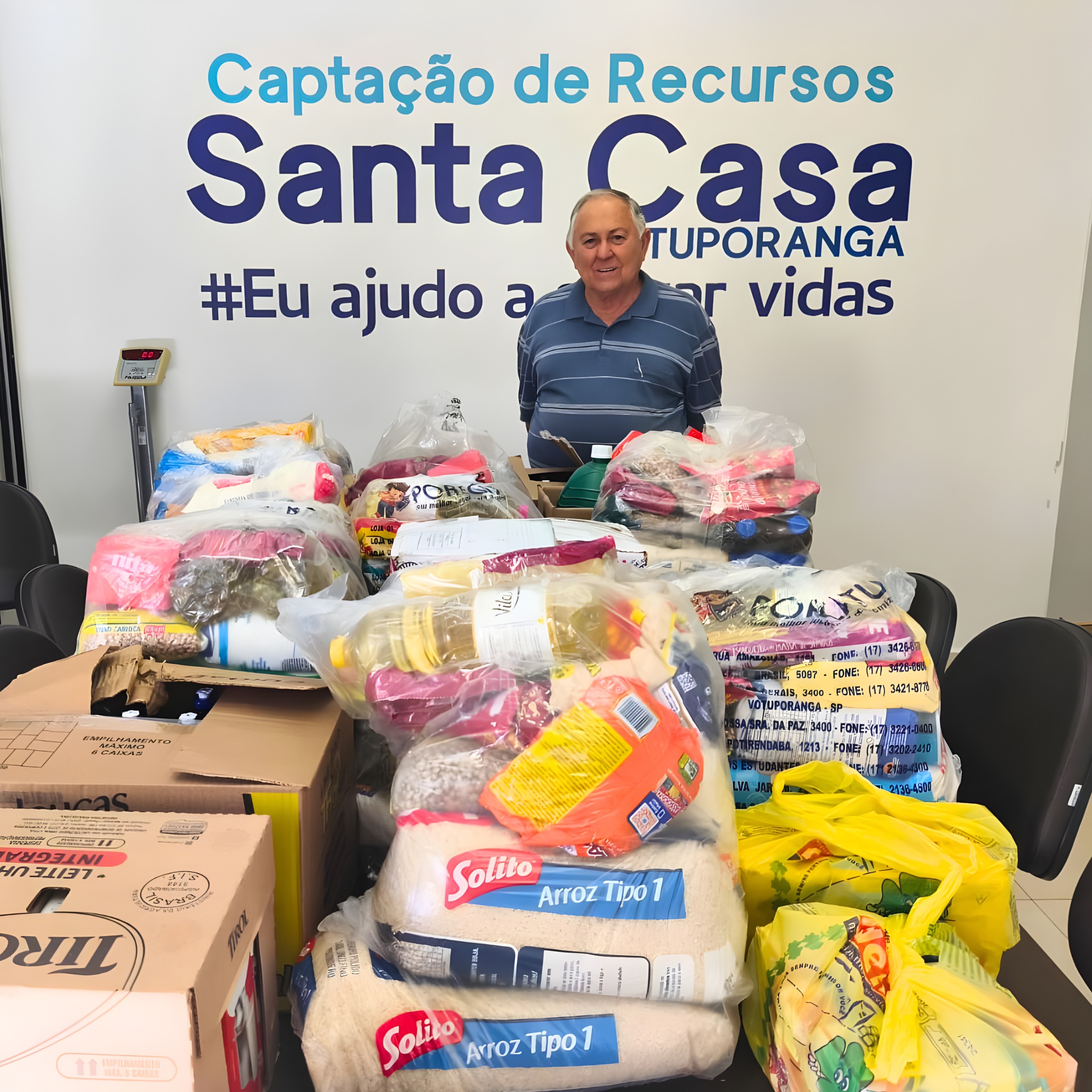 Eni Barcelos de Carvalho transforma aniversário em solidariedade e doa alimentos à Santa Casa de Votuporanga