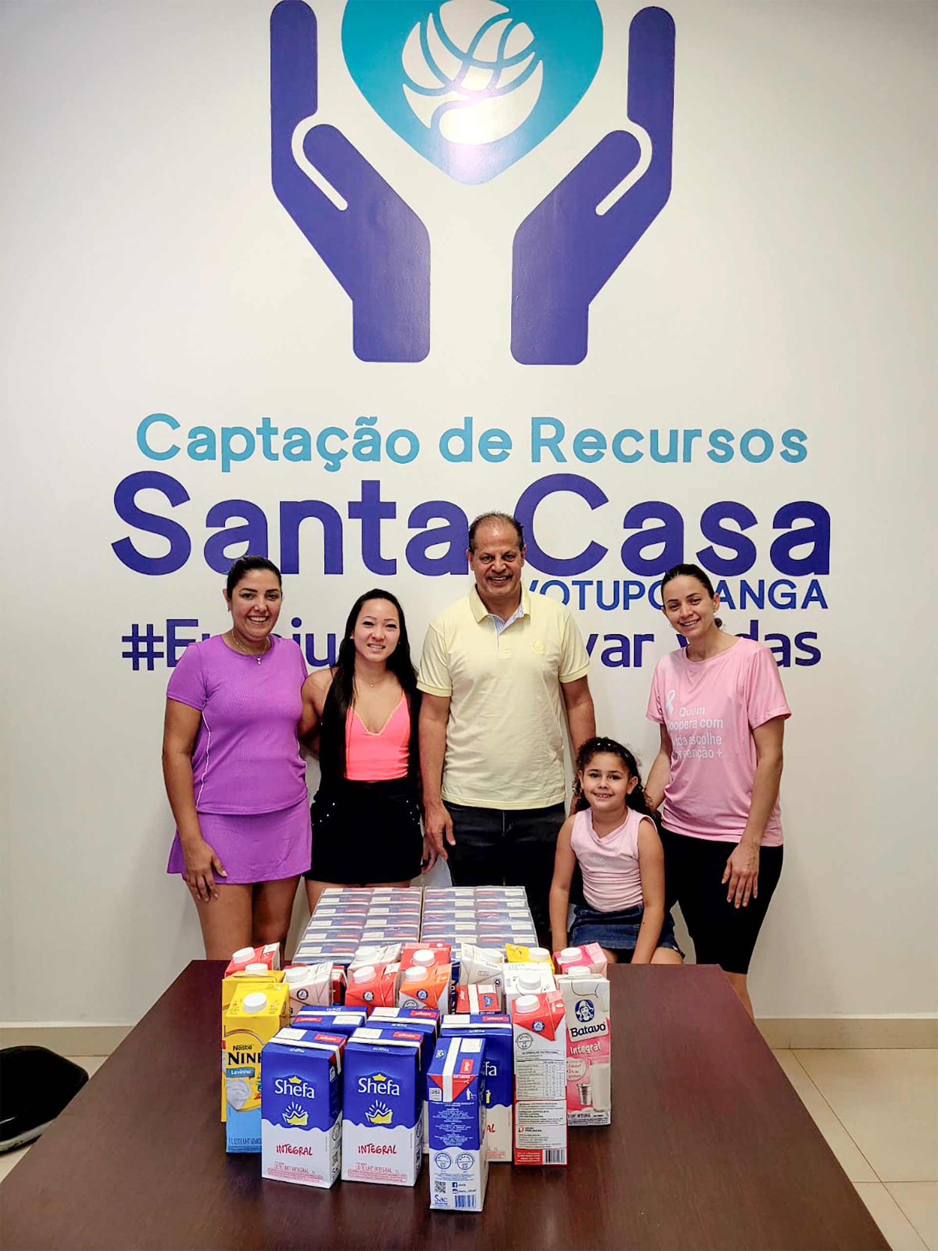 Solidariedade que faz a diferença: grupo Beach Delas doa leite para a Santa Casa de Votuporanga 