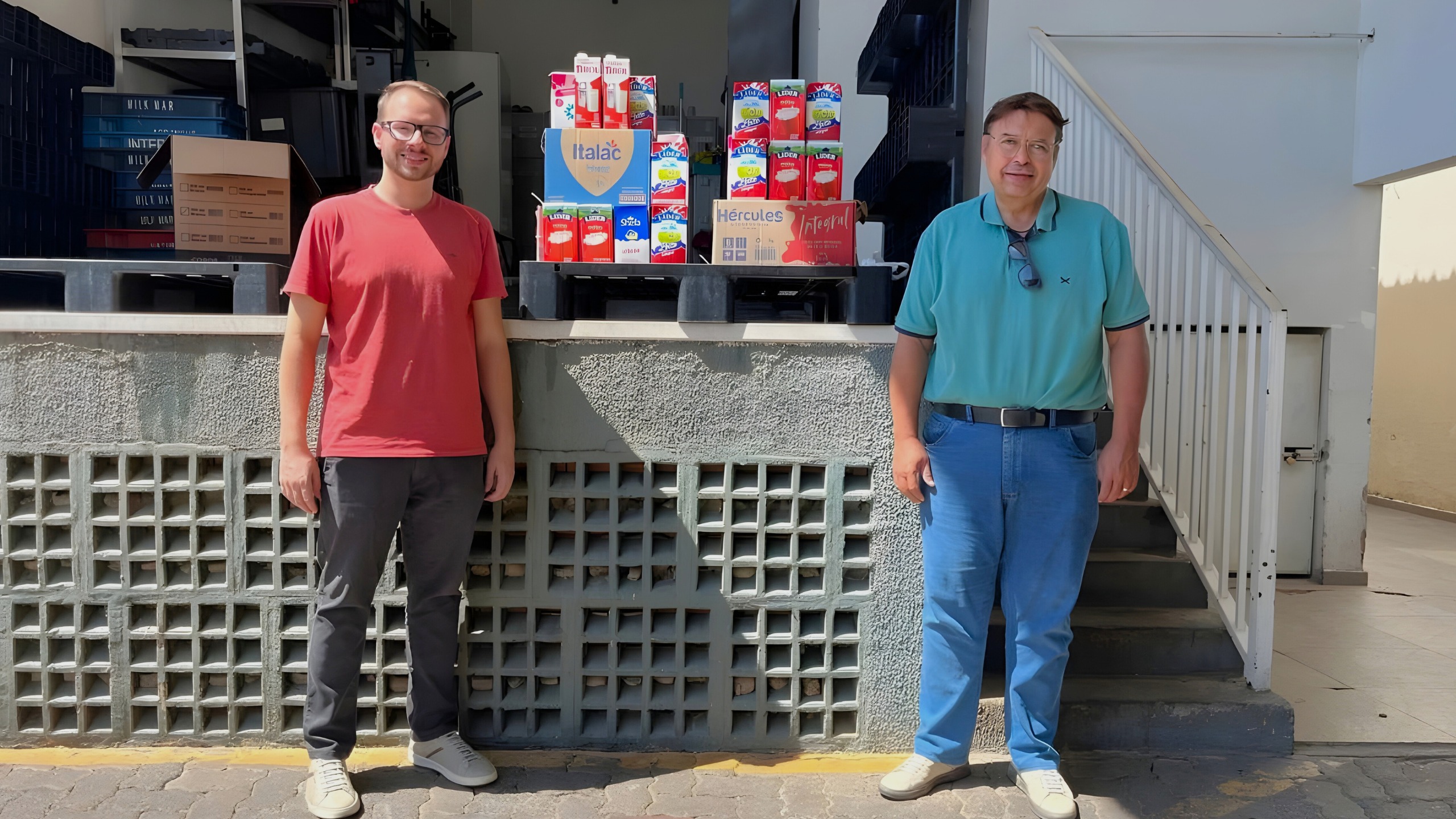 Santa Casa recebe doação de leite do Colégio Comercial de Votuporanga 