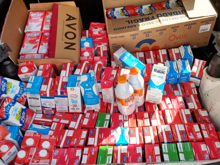 Cabeleireira entrega 205 litros de leite para Santa Casa de Votuporanga
