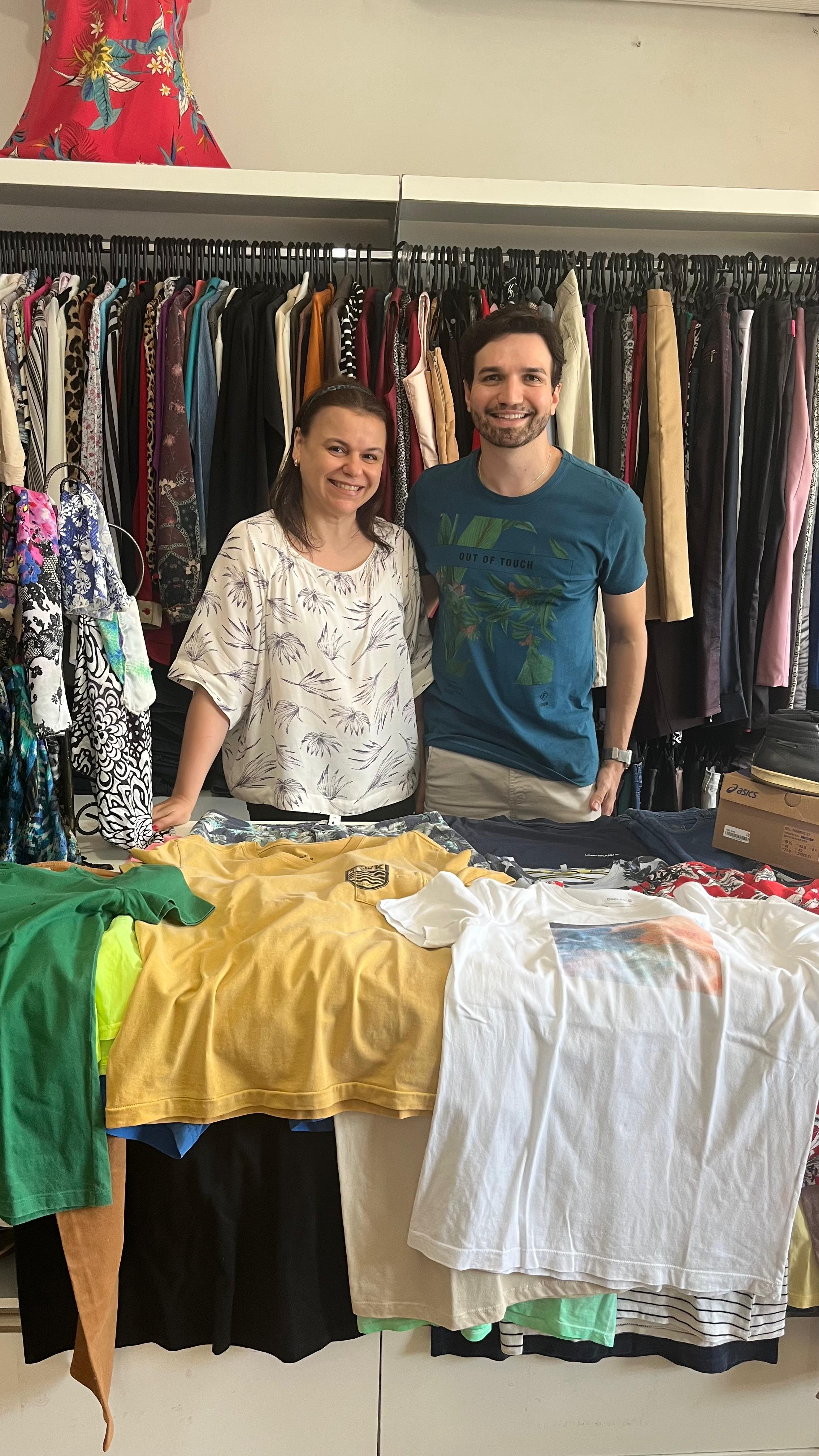 Doação de roupas masculinas reforça solidariedade e encerra o ano com afeto no Bazar do Bem