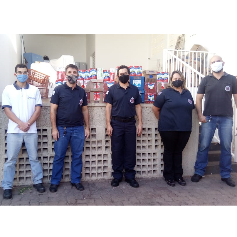 Penitenciária de Riolândia entrega 212 litros de leite para Santa Casa
