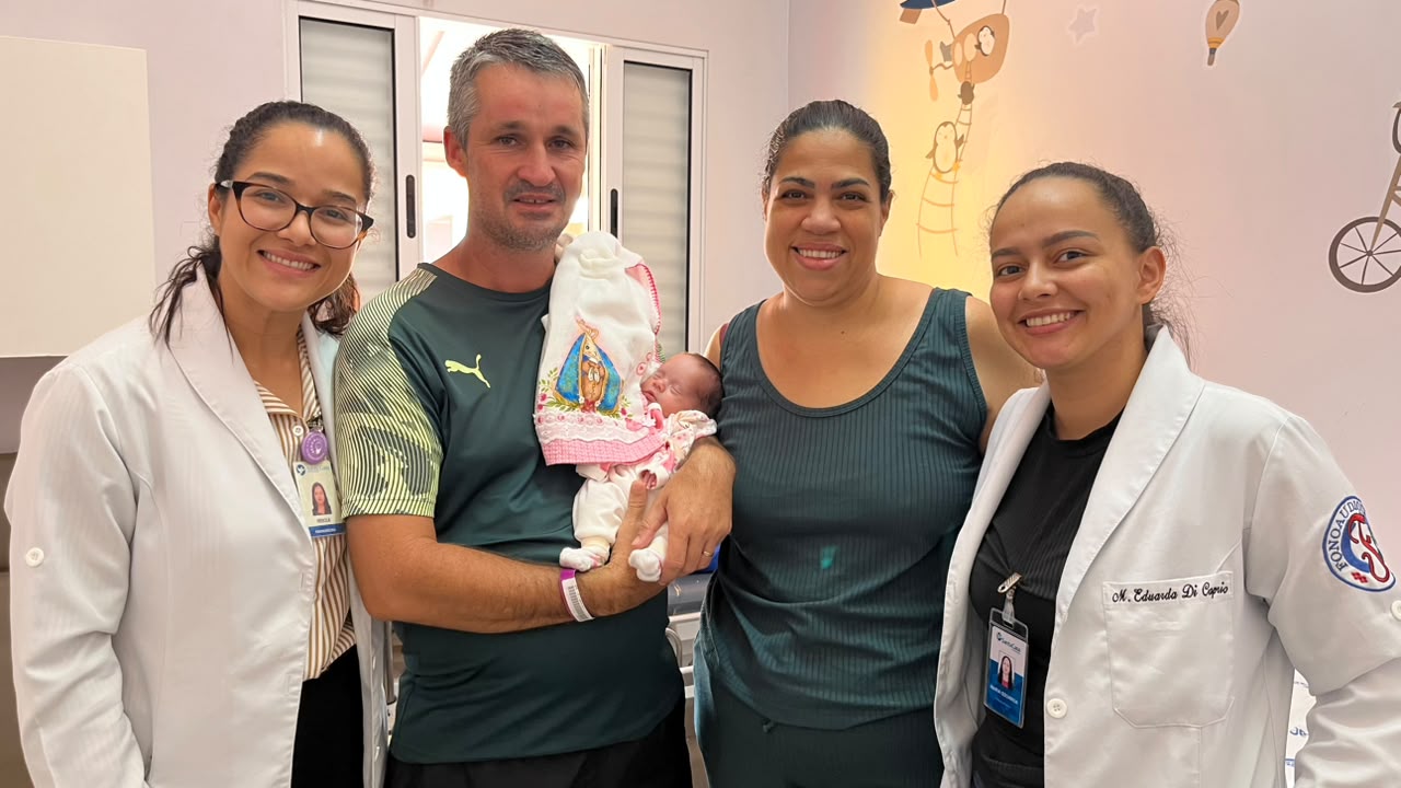 De um pequeno copinho a um grande passo:
Bazar do Bem doa equipamento para Fonoaudiologia
