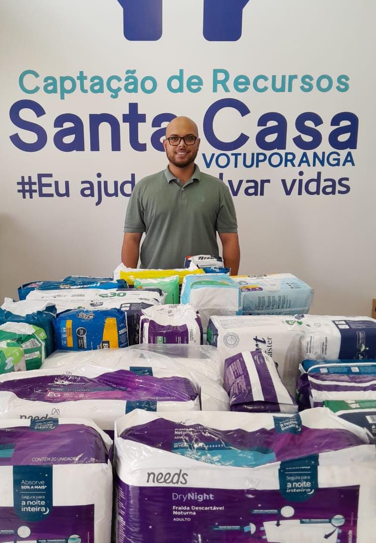 Solidariedade em Dobro: Médico Dr. Paulo Fuza mobiliza amigos em doação de fraldas para a Santa Casa